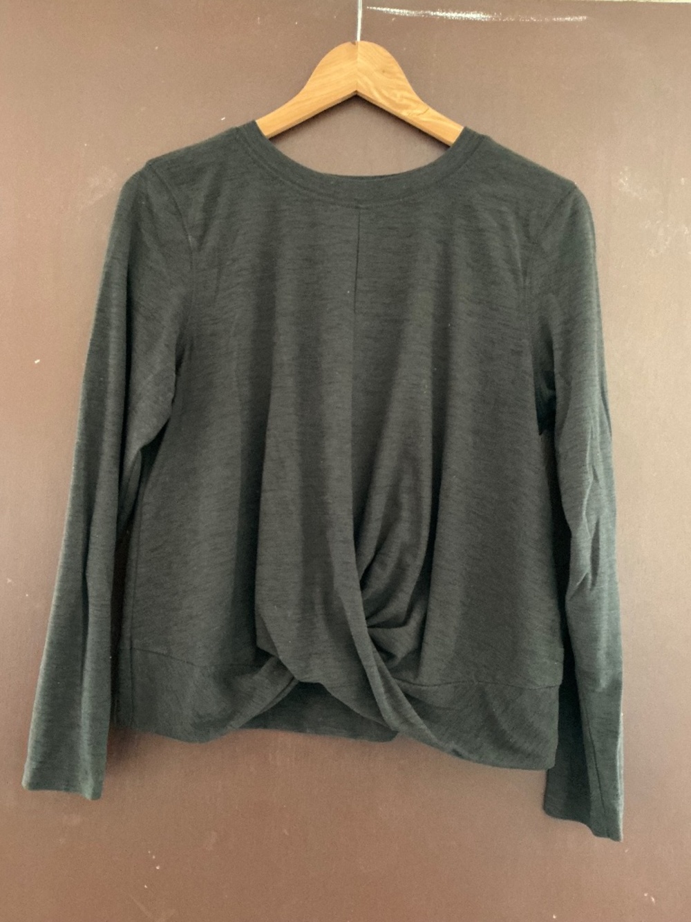 Old Navy Gray long sleeve active shirt, Size L
